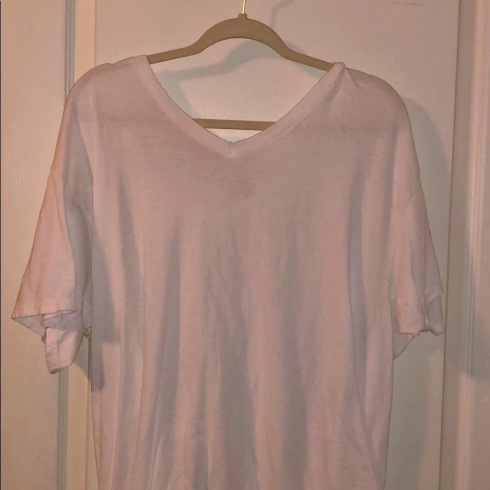plain white t shirt